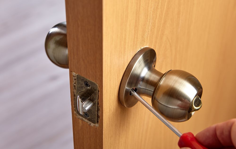 Locksmith reveals the shocking truth about letter box security!